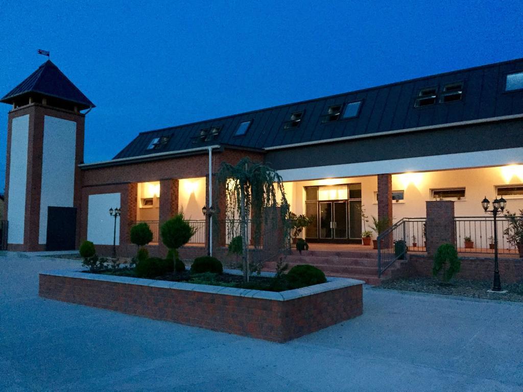 Guest House Hodus Vydrany Extérieur photo