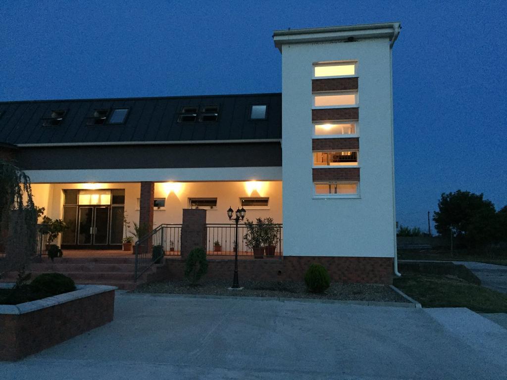 Guest House Hodus Vydrany Extérieur photo
